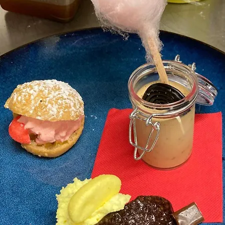 Des Isards Szálloda 3*